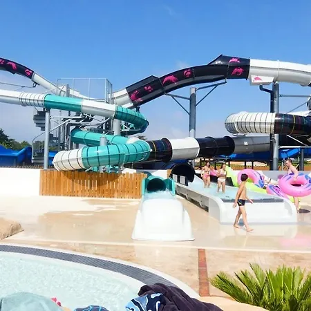 Camping Zecamping 5 étoiles - Parc Aqua Xl - Mobil Tv Plancha - Dog Friendly *