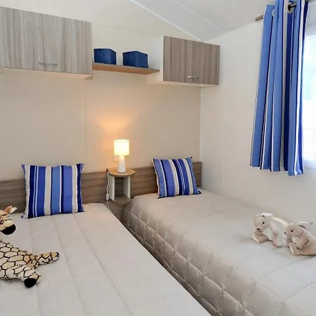 5 Etoiles - Parc Aquatique - Eeiacb キャンプ場 Saint-Jean-dʼOrbetiers